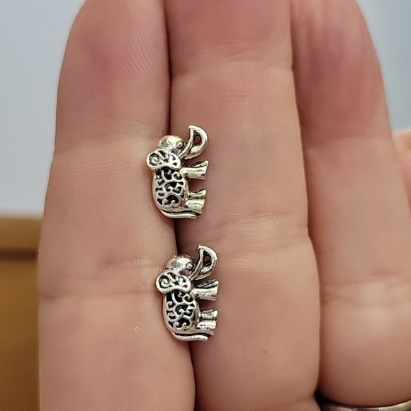 Scrolled Elephant Stud Earrings, unisex - Picture 5 of 8